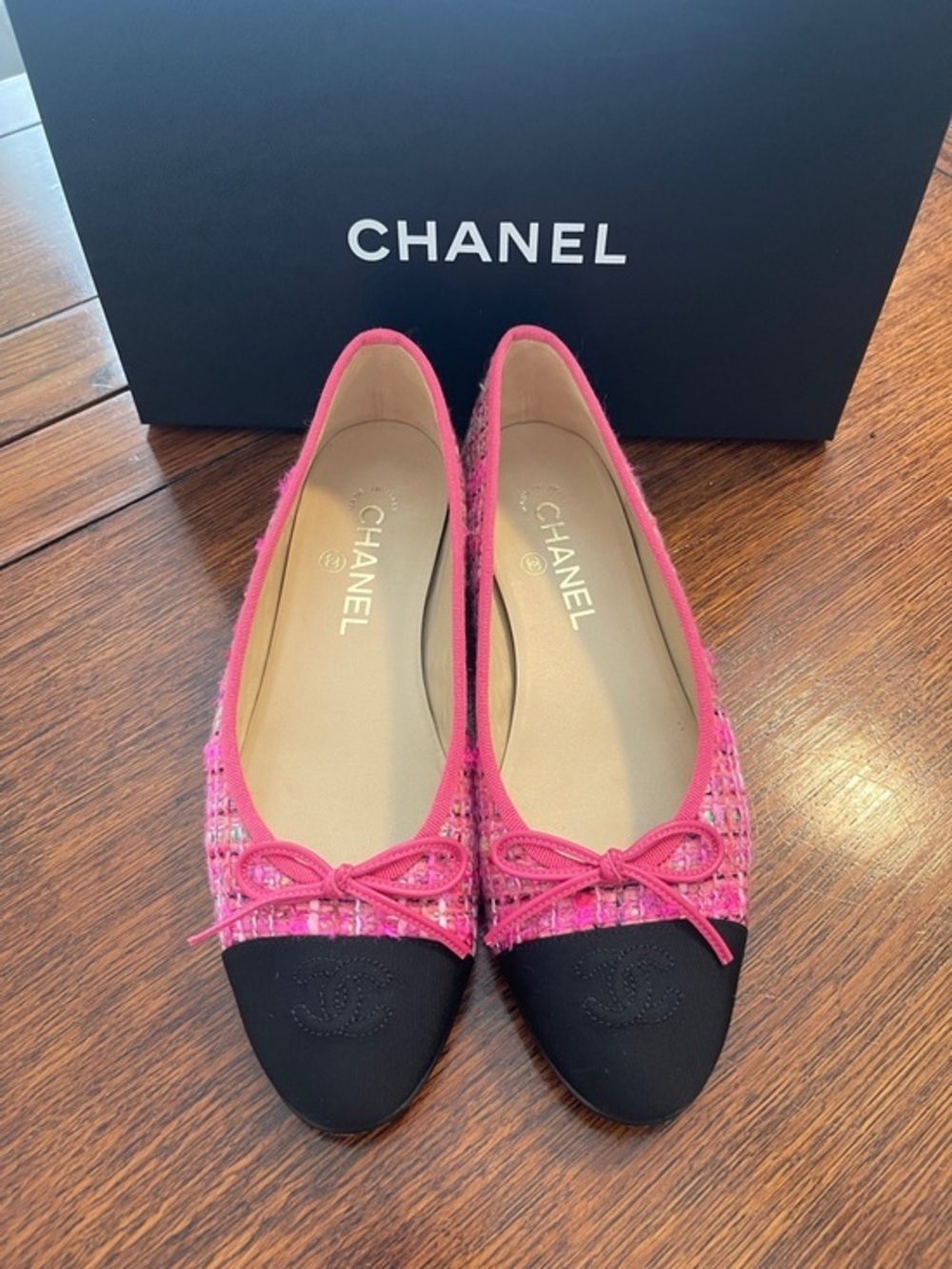 CHANEL Hot Pink Tweed Ballet Flats with Black Cap-Toe and Bow 38.5C multicolor